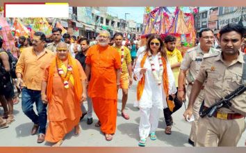 हिंदू संगठनों ने कावड़ लेकर Muzaffarnagar पहुंची डॉक्टर उदिता त्यागी का शिव चौक पर किया जोरदार स्वागत