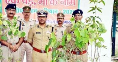 Muzaffarnagar News- वरिष्ठ पुलिस अधीक्षक द्वारा रिजर्व पुलिस लाइन मेंचलाया गया वृक्षारोपण अभियान