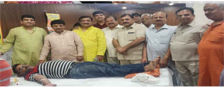 Muzaffarnagar News: स्व. नेकीराम की पुण्यतिथि पर पश्चिमी उत्तर प्रदेश संयुक्त उद्योग व्यापार मंडल ने लगाया रक्तदान शिविर