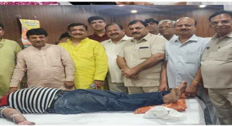 Muzaffarnagar News: स्व. नेकीराम की पुण्यतिथि पर पश्चिमी उत्तर प्रदेश संयुक्त उद्योग व्यापार मंडल ने लगाया रक्तदान शिविर
