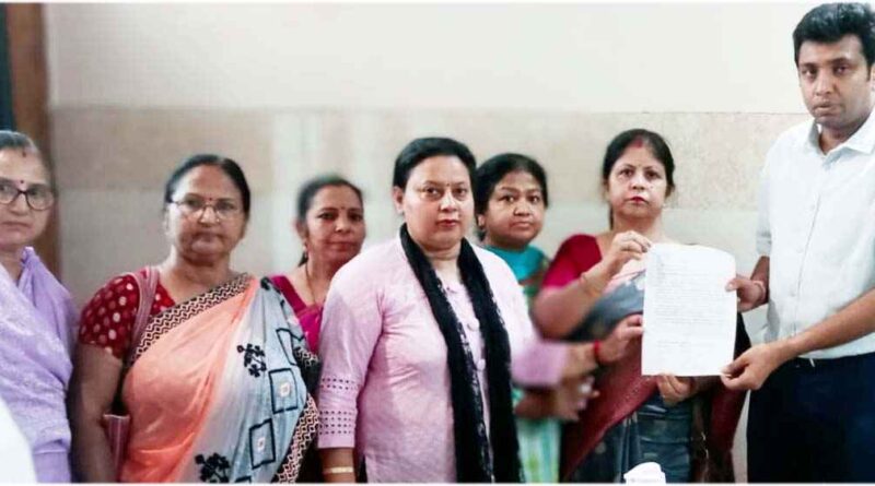 Muzaffarnagar News: पश्चिम बंगाल में बिगड़ती स्थिति को लेकर डीएम को सौंपा ज्ञापन