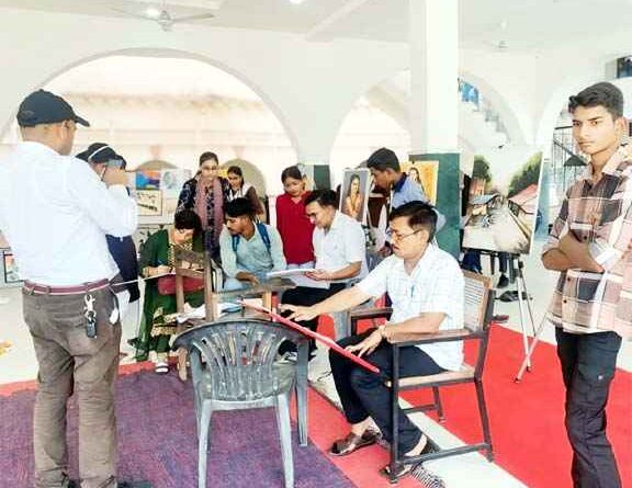 Muzaffarnagar News: वैदिक पुत्री पाठशाला इन्टर कॉलेज मुजफ्फरनगर में चित्रकला प्रदर्शनी का आयोजन