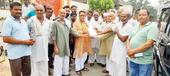 Muzaffarnagar News-ग्रामीणों का जलभराव के खिलाफ जोरदार प्रदर्शन Muzaffarnagar News-ग्रामीणों का जलभराव के खिलाफ जोरदार प्रदर्शन