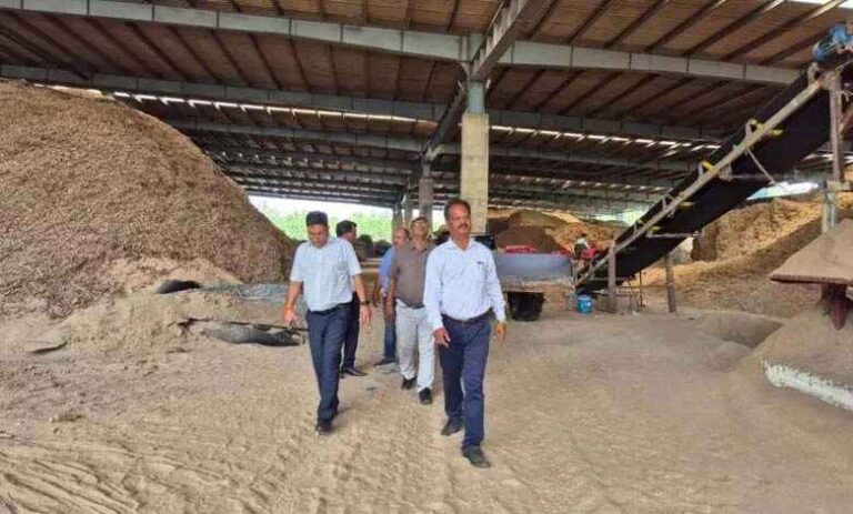 Muzaffarnagar News: पार्टिकल बोर्ड बनाने वाली एक कंपनी में जीएसटी टीम के छापे से मचा हड़कम्प Muzaffarnagar News: पार्टिकल बोर्ड बनाने वाली एक कंपनी में जीएसटी टीम के छापे से मचा हड़कम्प