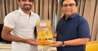 जेठालाल उर्फ ​​दिलीप जोशी ने ओलंपिक पदक विजेता Aman Sehrawat से की मुलाकात, गिफ्ट किया ‘जलेबी फाफड़ा’