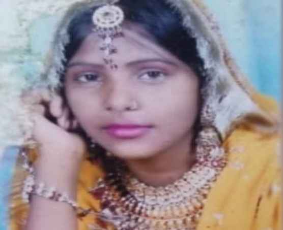 Firozabad: शराबी पति ने की हैवानियत, पत्नी के प्राइवेट पार्ट में बेलन डाल दिया Firozabad: शराबी पति ने की हैवानियत, पत्नी के प्राइवेट पार्ट में बेलन डाल दिया