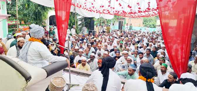 बेलड़ा Muzaffarnagar में 103वीं मजलिस का भव्य आयोजन: मुए मुबारक की जियारत और अमन-चैन की दुआओं का दौर बेलड़ा Muzaffarnagar में 103वीं मजलिस का भव्य आयोजन: मुए मुबारक की जियारत और अमन-चैन की दुआओं का दौर