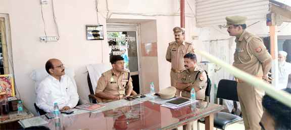 Dm एवं Ssp Muzaffarnagar द्वारा नगर कोतवाली पर किया गया थाना समाधान दिवस का आयोजन Dm एवं Ssp Muzaffarnagar द्वारा नगर कोतवाली पर किया गया थाना समाधान दिवस का आयोजन