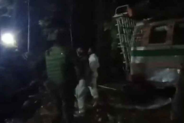 Jammu-Kashmir में बड़ा हादसा: बीएसएफ बस खाई में गिरी, 3 जवान शहीद, 32 घायल