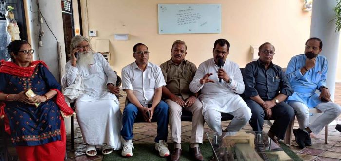 मंत्री कपिल देव की दबंगता से आहत होकर Bjp नेता मकान और कारोबार बेचकर Muzaffarnagar से पलायन करने को तैयार