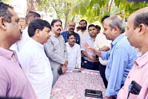 Muzaffarnagar News: मंत्री कपिलदेव ने लगाई विद्युत विभाग के अधिकारियों को फटकार