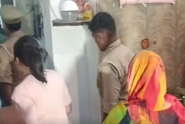 Kanpur: होटल में प्रेमी ने प्रेमिका की हत्या, पुलिस के सामने जाकर किया सरेंडर: प्रेम-प्रसंग में खौफनाक अंत Kanpur: होटल में प्रेमी ने प्रेमिका की हत्या, पुलिस के सामने जाकर किया सरेंडर: प्रेम-प्रसंग में खौफनाक अंत