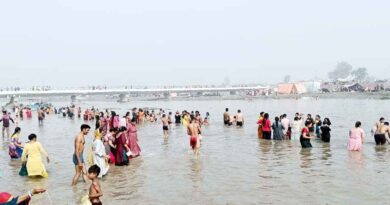 Kartik Purnima पर गंगा स्नान का अद्भुत दृश्य, लाखों श्रद्धालुओं ने पूजा-अर्चना में खोला आस्था का खजाना