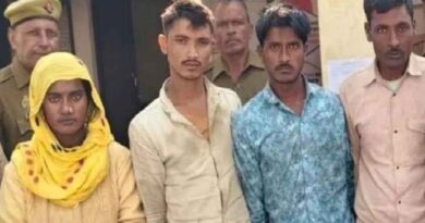 Bulandshahr में पुलिस ने पकड़ा ऑटो लिफ्टर गैंग, महिला सहित पांच आरोपियों की गिरफ्तारी; 1.39 लाख नकद, सोने-चांदी के आभूषण और हथियार बरामद
