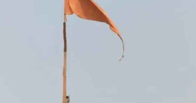 Kumbh Mela 2025: संत महात्माओं के हाथों धर्म ध्वजा स्थापना, शाही स्नान और किन्नर अखाड़े की धूम!