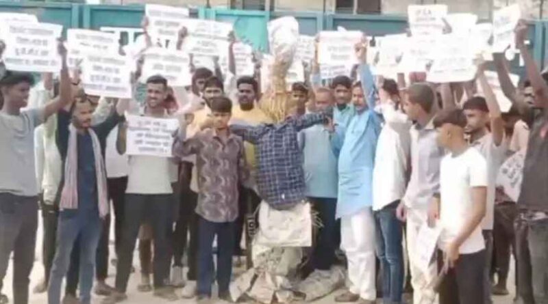 Mau- उत्तर प्रदेश क्रिकेट चयन में पूर्वांचल के खिलाड़ियों के साथ भेदभाव पर भड़का गुस्सा: बीसीसीआई का पुतला जलाकर विरोध