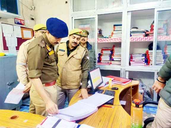 Muzaffarnagar में पुलिस अधीक्षक नगर का थाना सिखेड़ा पर आकस्मिक निरीक्षण, अपराधियों पर कठोर कार्रवाई के दिए गए निर्देश Muzaffarnagar में पुलिस अधीक्षक नगर का थाना सिखेड़ा पर आकस्मिक निरीक्षण, अपराधियों पर कठोर कार्रवाई के दिए गए निर्देश