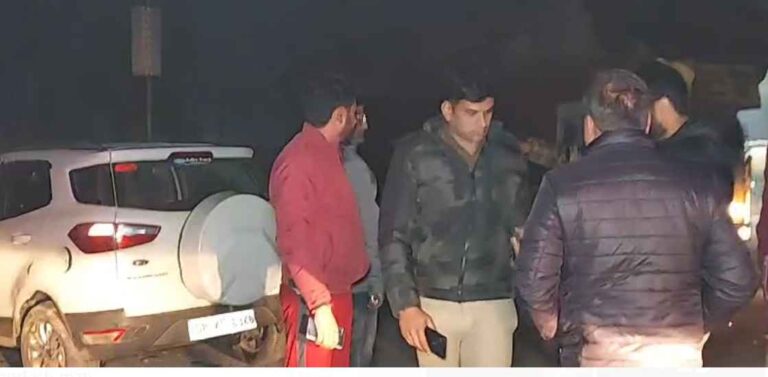 Muzaffarnagar में रफ्तार का कहर: शराबी चालक ने कारों में मारी जोरदार टक्कर, डिवाइडर भी तोड़ा