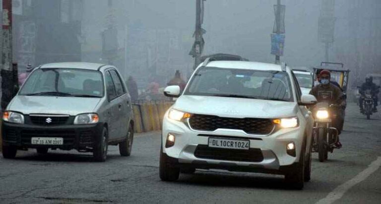 पहाड़ों की बर्फबारी का असर: Muzaffarnagar में ठिठुरन भरी ठंड, सर्द हवाओं से लोग परेशान