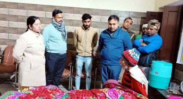 Muzaffarnagar/खतौली में रात्रि का औचक निरीक्षण: एसडीएम ने किया रैन बसेरा, अलाव और खुले में सो रहे लोगों का जायजा