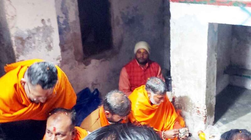 Muzaffarnagar- 54 साल पुराने शिव मंदिर का शुद्धिकरण: मुस्लिम समाज ने फूल बरसाकर किया भव्य स्वागत, इतिहास और सौहार्द की अनूठी मिसाल Muzaffarnagar- 54 साल पुराने शिव मंदिर का शुद्धिकरण: मुस्लिम समाज ने फूल बरसाकर किया भव्य स्वागत, इतिहास और सौहार्द की अनूठी मिसाल