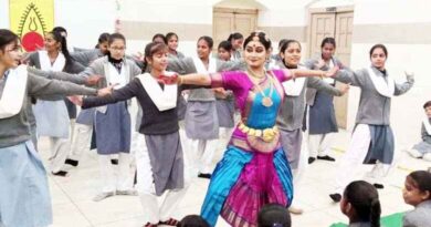 Muzaffarnagar: भरतनाट्यम के रंग में रंगे स्कूल, डॉ. मंदाक्रांता राय का स्पिक मैके में अद्भुत प्रदर्शन