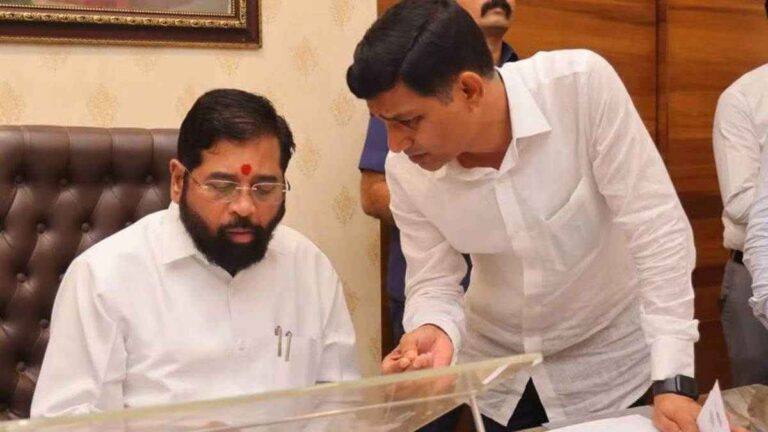 शिवसेना में बगावत का नया मोर्चा, Narendra Bhondekar ने इस्तीफा देकर खोला बड़ा राज, कैबिनेट में जगह नहीं मिलने से नाराज शिवसेना में बगावत का नया मोर्चा, Narendra Bhondekar ने इस्तीफा देकर खोला बड़ा राज, कैबिनेट में जगह नहीं मिलने से नाराज