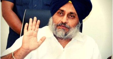 Punjab के पूर्व डिप्टी सीएम सुखबीर सिंह बादल को अकाल तख्त से मिली सजा, गोल्डन टेंपल में जूठे बर्तन साफ करने की दंड