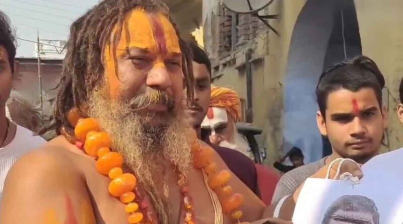 Ayodhya में संविधान को लेकर गरमाई राजनीति, तपस्वी छावनी के संतों का जोरदार विरोध