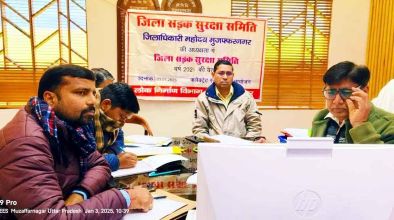 Muzaffarnagar में सड़क सुरक्षा की क्रांति: अवैध ई-रिक्शा पर सख्ती, ओवरलोडेड वाहनों पर कड़ी कार्रवाई Muzaffarnagar में सड़क सुरक्षा की क्रांति: अवैध ई-रिक्शा पर सख्ती, ओवरलोडेड वाहनों पर कड़ी कार्रवाई