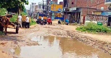 Muzaffarnagar की बदहाल सड़कों ने बढ़ाई आम नागरिकों की परेशानी, हादसों से हर कोई दहशत में