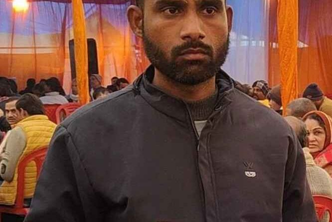 Agra का योगेश, 16 साल से बिना बिजली के, घर में घुट रहा है अंधेरा, परिवार टूटने के कगार पर