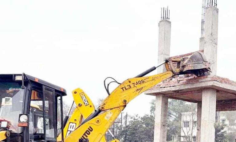 Muzaffarnagar में अवैध कॉलोनियों के खिलाफ प्राधिकरण का बड़ा कदम: 90 बीघा भूमि पर कार्रवाई