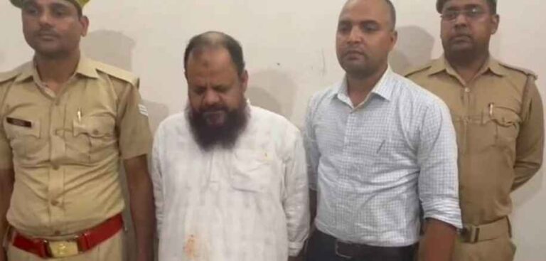 🔥 Kanpur में शस्त्रों की सनसनी: हाजी वसी और बेटे समेत 4 के शस्त्र लाइसेंस रद्द, Dm कोर्ट का बड़ा फैसला!📌