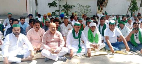 Muzaffarnagar में किसानों का बड़ा आंदोलन: बिजली कटौती के खिलाफ भड़का आक्रोश, प्रशासन को सौंपा ज्ञापन – ‘अब हम चुप नहीं बैठेंगे Muzaffarnagar में किसानों का बड़ा आंदोलन: बिजली कटौती के खिलाफ भड़का आक्रोश, प्रशासन को सौंपा ज्ञापन – ‘अब हम चुप नहीं बैठेंगे