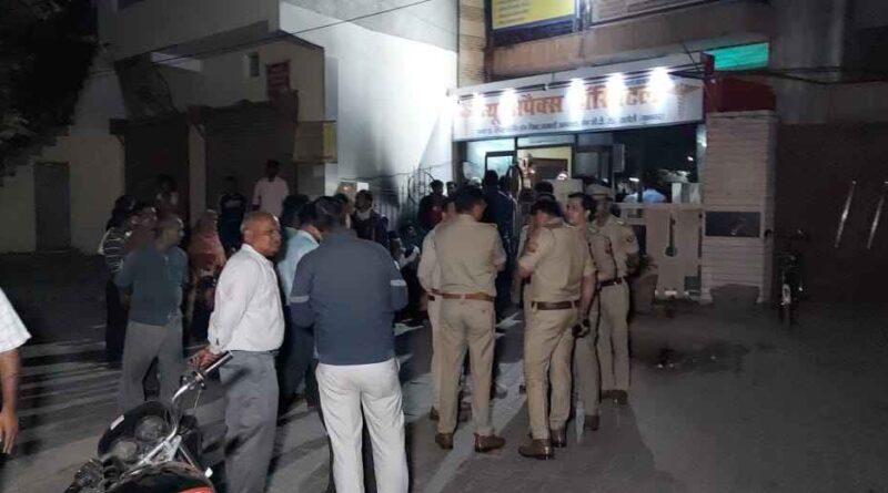 Khatauli में मातृत्व की दर्दनाक त्रासदी: प्रसव के दौरान महिला की मौत, परिजनों का हंगामा, पुलिस ने काबू किया