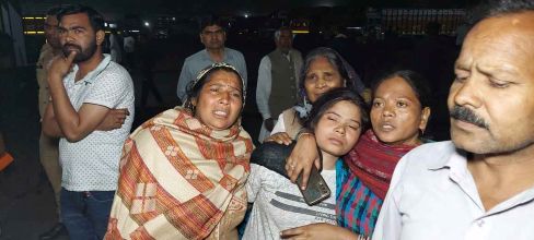 Muzaffarnagar पेपर मिल में दर्दनाक हादसा: क्रेन की चपेट में आई महिला की मौत, परिजनों का हंगामा, प्रशासन पर गंभीर आरोप