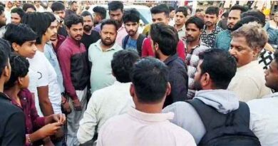 Muzaffarnagar में शराबी एंबुलेंस चालक ने मचाया तांडव! कई गाड़ियों को मारी टक्कर, भीड़ ने सिखाया सबक