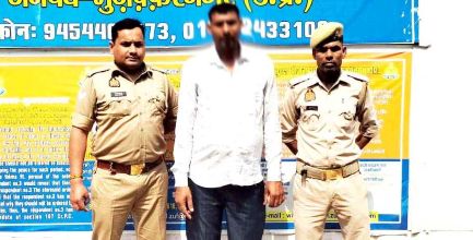 Muzaffarnagar पुलिस की बड़ी कार्रवाई: शातिर वारंटी गिरफ्तार, आर्म्स एक्ट में मुकदमा दर्ज Muzaffarnagar पुलिस की बड़ी कार्रवाई: शातिर वारंटी गिरफ्तार, आर्म्स एक्ट में मुकदमा दर्ज