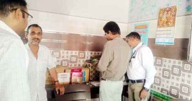 खतौली/Muzaffarnagar में बिना पंजीकरण चल रहा था क्लिनिक, स्वास्थ्य विभाग की रेड से हड़कंप! राष्ट्रीय डेंगू दिवस पर छात्राओं को मिली खास जानकारी