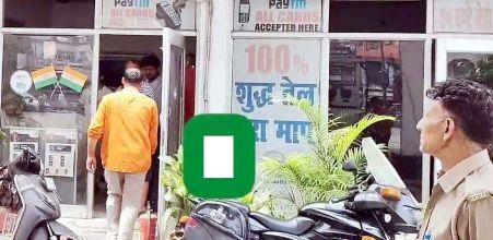 Muzaffarnagar में पेट्रोल पंप पर घटतौली का हंगामा, ग्राहक ने पुलिस बुला किया बड़ा खुलासा Muzaffarnagar में पेट्रोल पंप पर घटतौली का हंगामा, ग्राहक ने पुलिस बुला किया बड़ा खुलासा