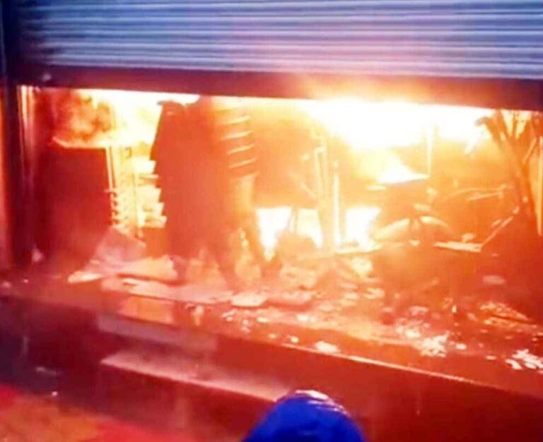 Muzaffarnagar में रामा साइकिल स्टोर में भीषण आग, शॉर्ट सर्किट से मची तबाही?