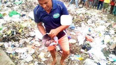 Muzaffarnagar में कूड़े के ढेर में मिला कन्या भ्रूण, फैली सनसनी! समाज की सोच पर फिर उठे सवाल