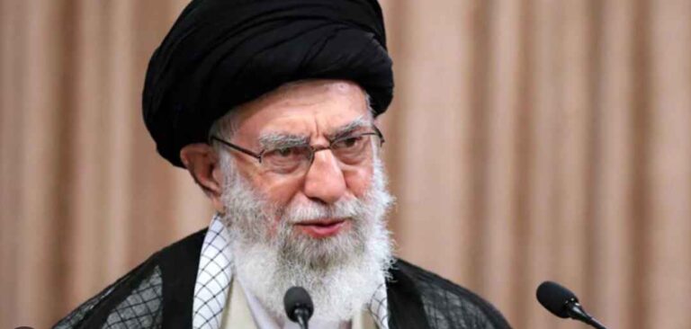 “कहां हैं Ayatollah Khamenei? बंकर में छुपे या कुछ और? ईरान के सर्वोच्च नेता की रहस्यमयी गुमशुदगी पर उठे सवाल”