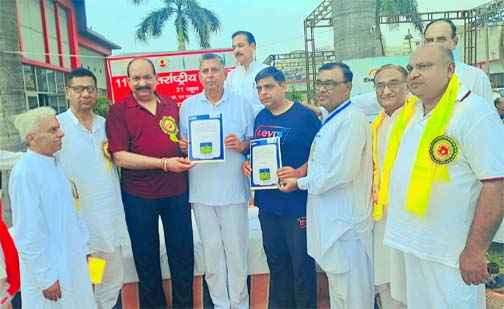 Muzaffarnagar  में योग की गूंज: कमला फार्म हाउस में 400 साधकों ने मनाया अंतर्राष्ट्रीय योग दिवस