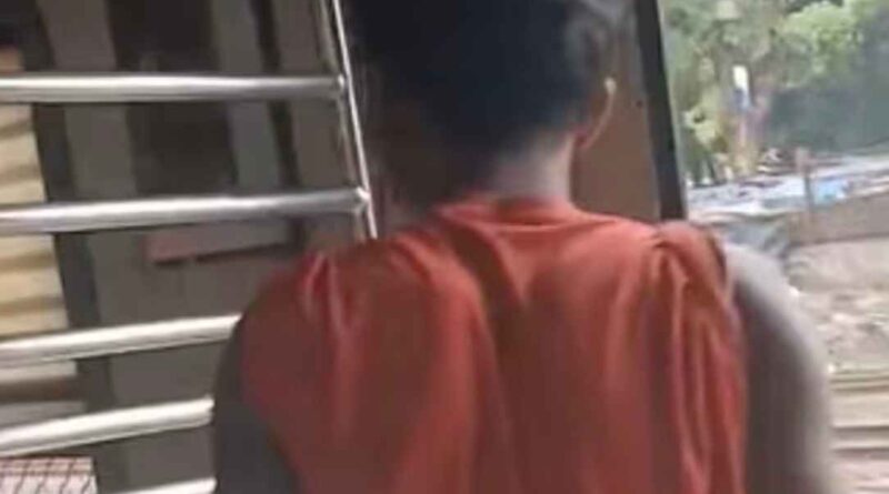 Mumbai Local ट्रेन में महिला कोच में शर्मनाक हरकत! सुबह-सुबह गंदी हरकत करने वाला दिखा कैमरे में, महिलाओं की सुरक्षा पर फिर सवाल