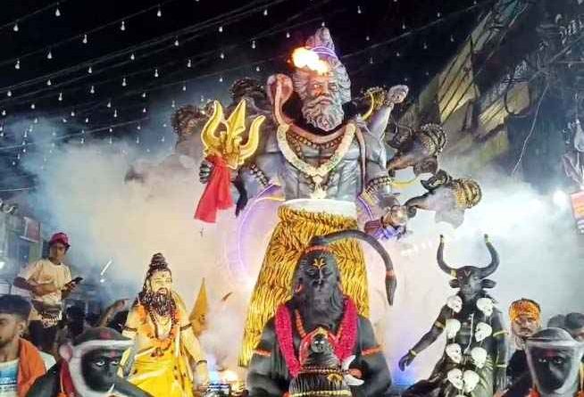 10 लाख की हाइड्रोलिक कावड़ और फूलों से सजी केदारनाथ झांकी बनीं Muzaffarnagar की शान, सावन में भक्तिभाव और तकनीक का बेमिसाल संगम! 10 लाख की हाइड्रोलिक कावड़ और फूलों से सजी केदारनाथ झांकी बनीं Muzaffarnagar की शान, सावन में भक्तिभाव और तकनीक का बेमिसाल संगम!