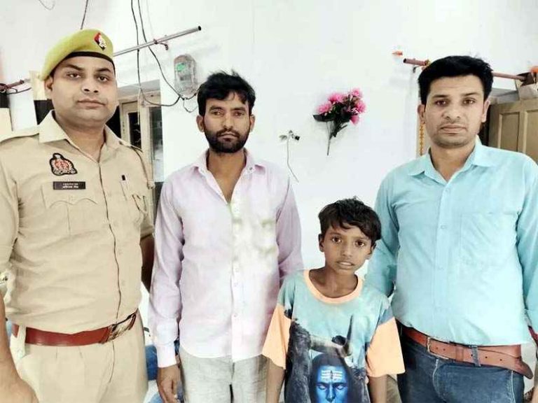 कांवड़ यात्रा में इंसानियत की मिसाल: 3 दिन बाद Muzaffarnagar कंट्रोल रूम की मदद से मासूम बच्चा अपने पिता से मिला