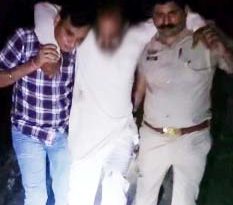 Muzaffarnagar चरथावल में ₹25,000 के इनामी डकैत प्रवीण को पुलिस ने मुठभेड़ में दबोचा, तमंचा और बाइक बरामद, इलाके में फैली सनसनी
