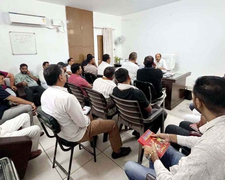 Muzaffarnagar-शराब दुकानों पर तिरपाल से ढकवाने का फरमान: कांवड़ यात्रा 2025 से पहले Dm-Ssp ने कसे शिकंजे🔥 Muzaffarnagar-शराब दुकानों पर तिरपाल से ढकवाने का फरमान: कांवड़ यात्रा 2025 से पहले Dm-Ssp ने कसे शिकंजे🔥